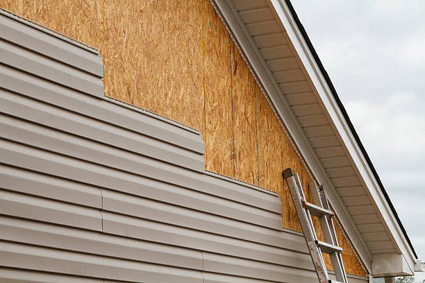 Professional Emergency Siding Repair technician working in Oxford, IN